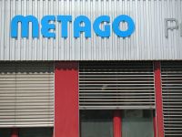 Metago - Metallbuchstaben auf Fassade